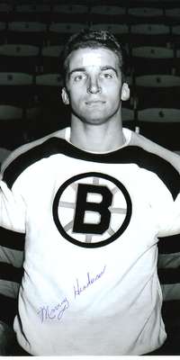 Murray Henderson, Canadian hockey player (Boston Bruins)., dies at age 91